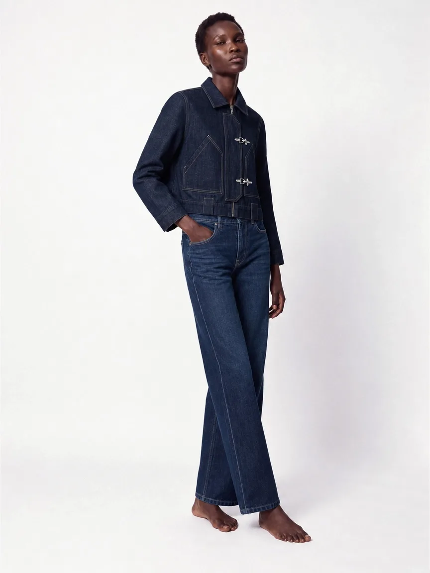 Amara, look denim, veduta frontale