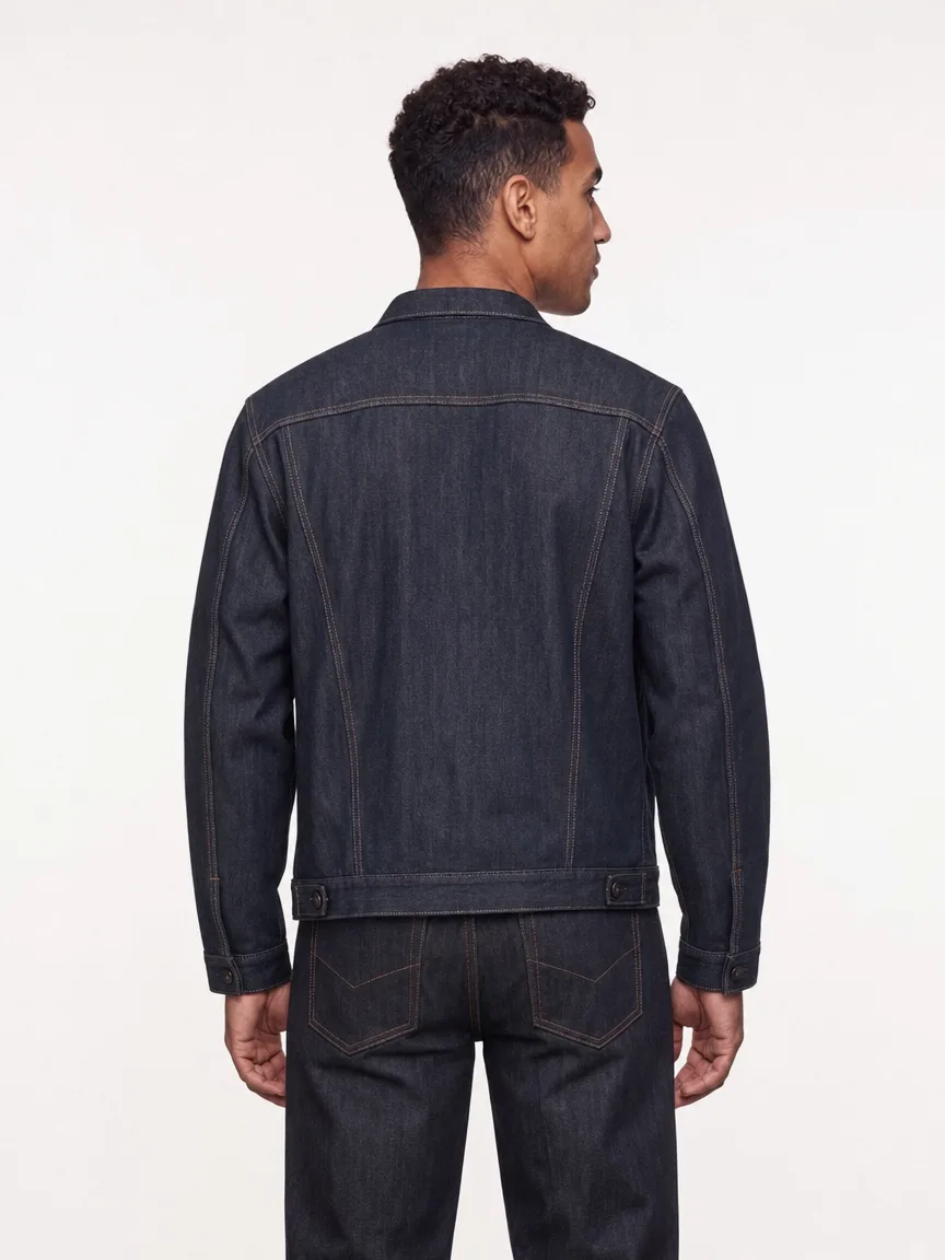 Yanis, total denim, di spalle